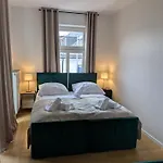 Munich Large Apartment 110 Qm, 3 Bedrooms And Very Central 1-12 Guests