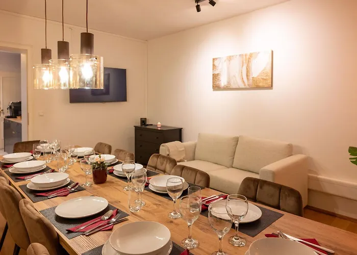 Munich Large Apartment 110 Qm, 3 Bedrooms And Very Central 1-12 Guests