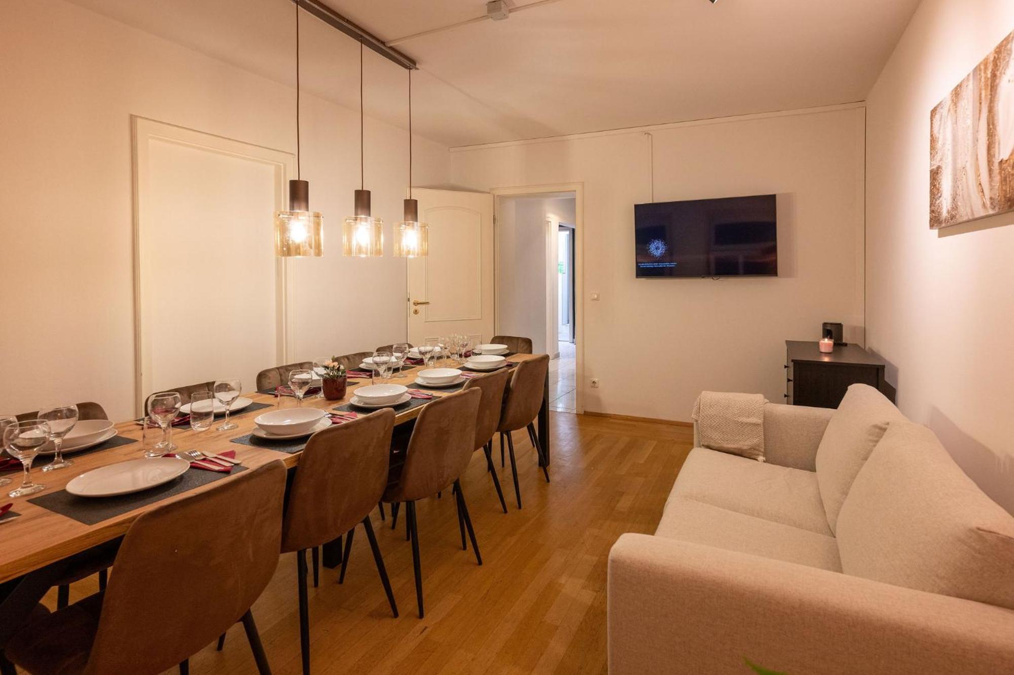 Large 110 Qm, 3 Bedrooms And Very 1-12 Guests