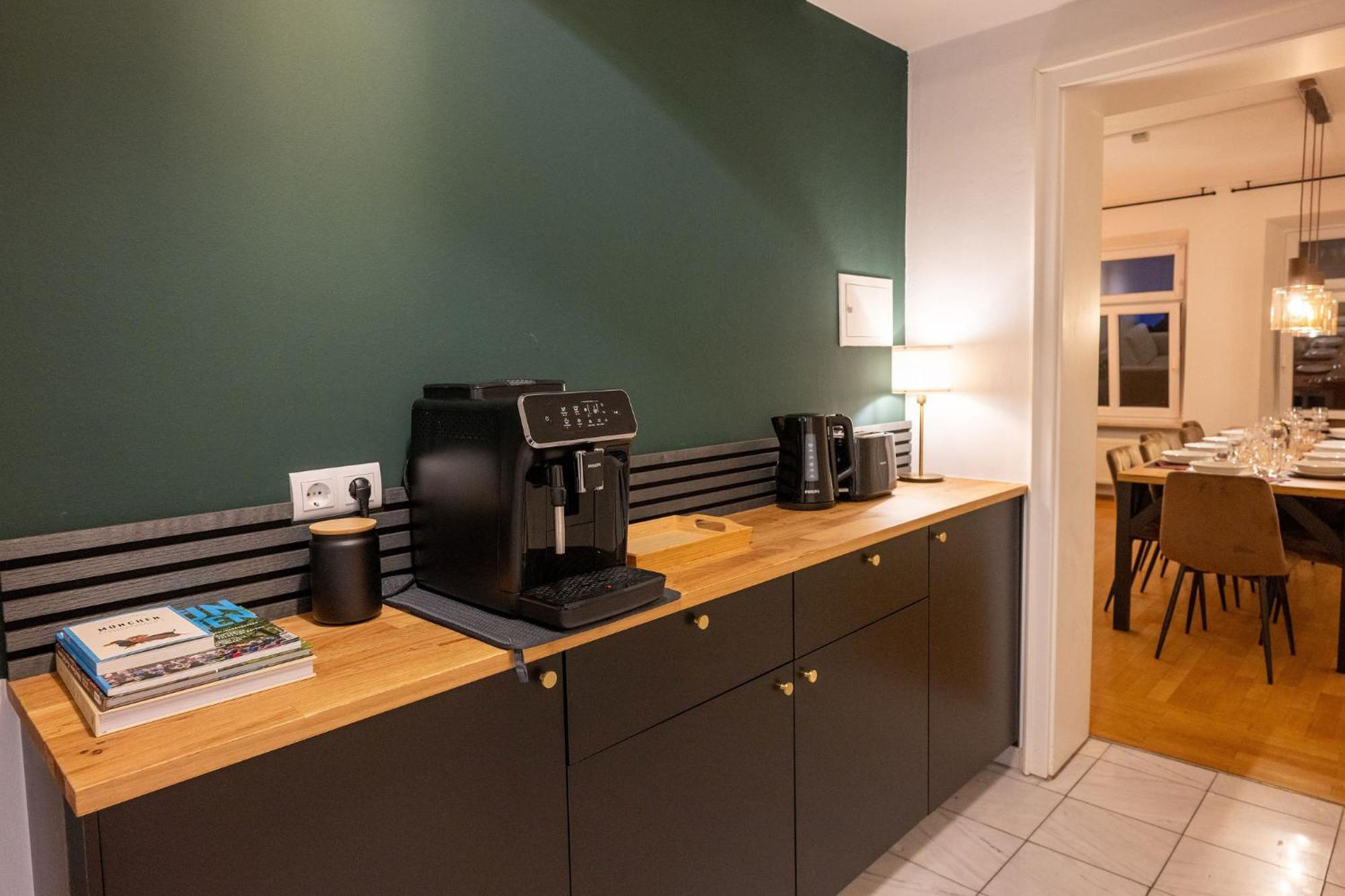 Large 110 Qm, 3 Bedrooms And Very 1-12 Guests * München