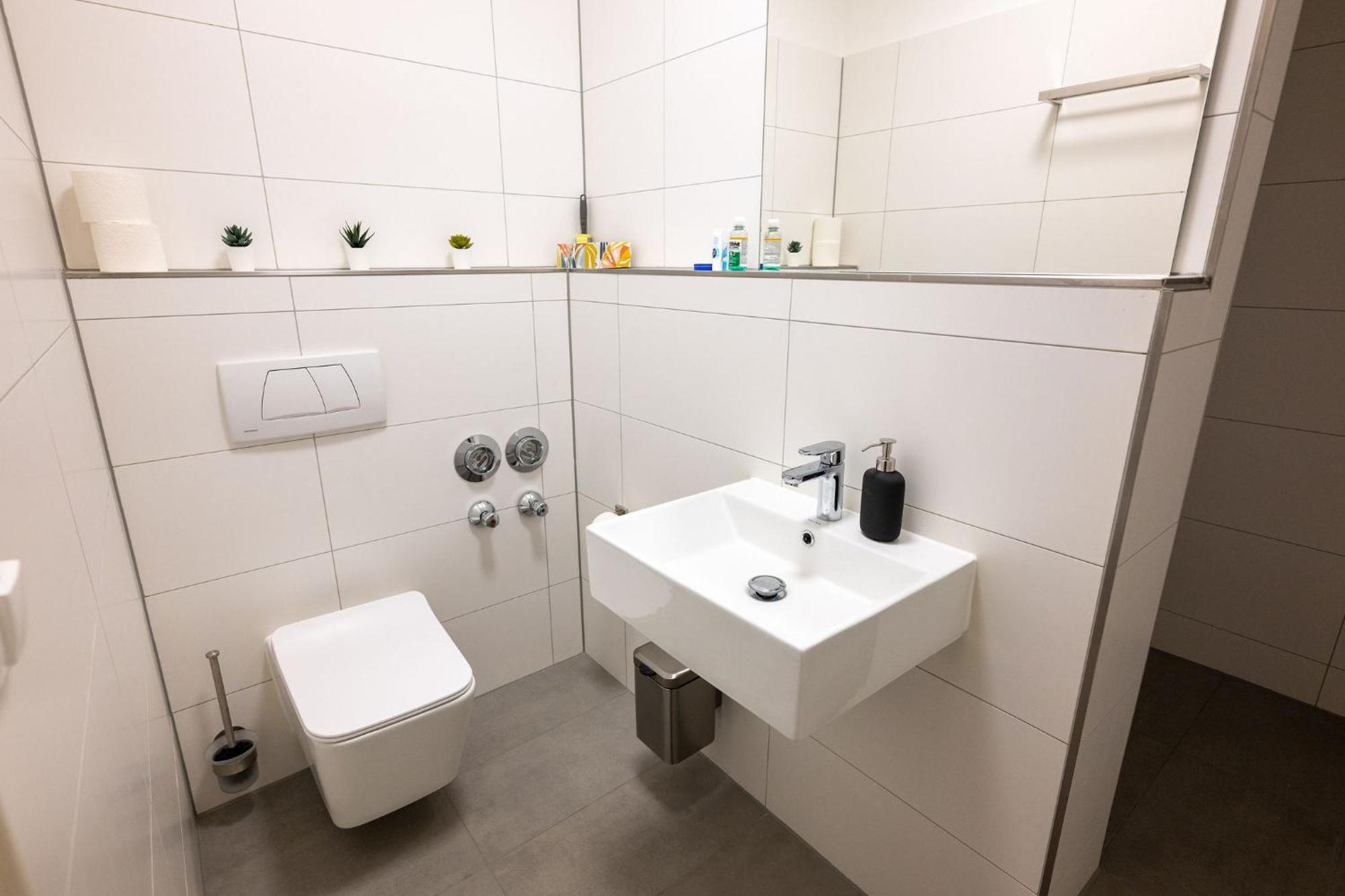 Large 110 Qm, 3 Bedrooms And Very 1-12 Guests * München