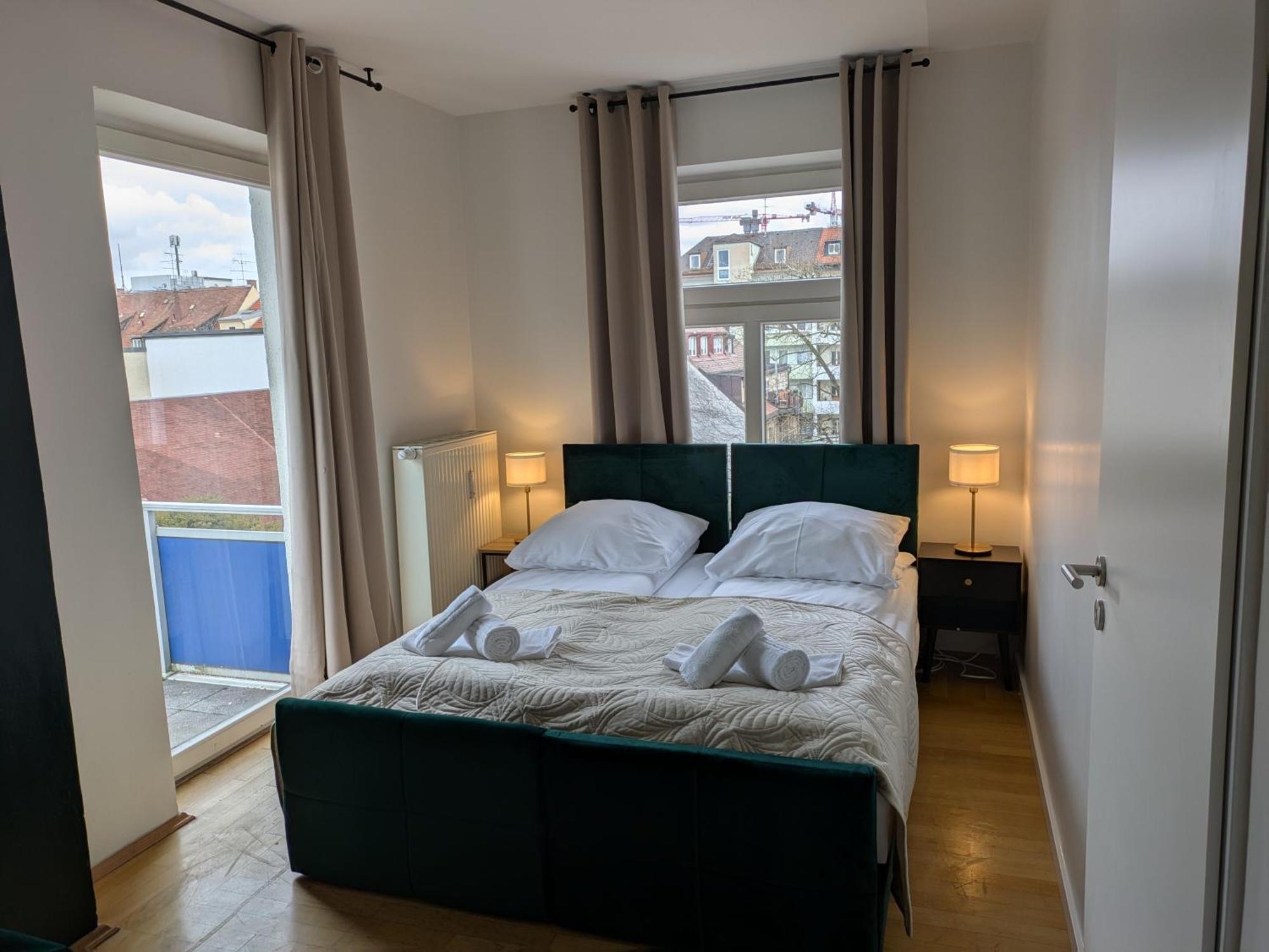Appartement Large 110 Qm, 3 Bedrooms And Very 1-12 Guests München